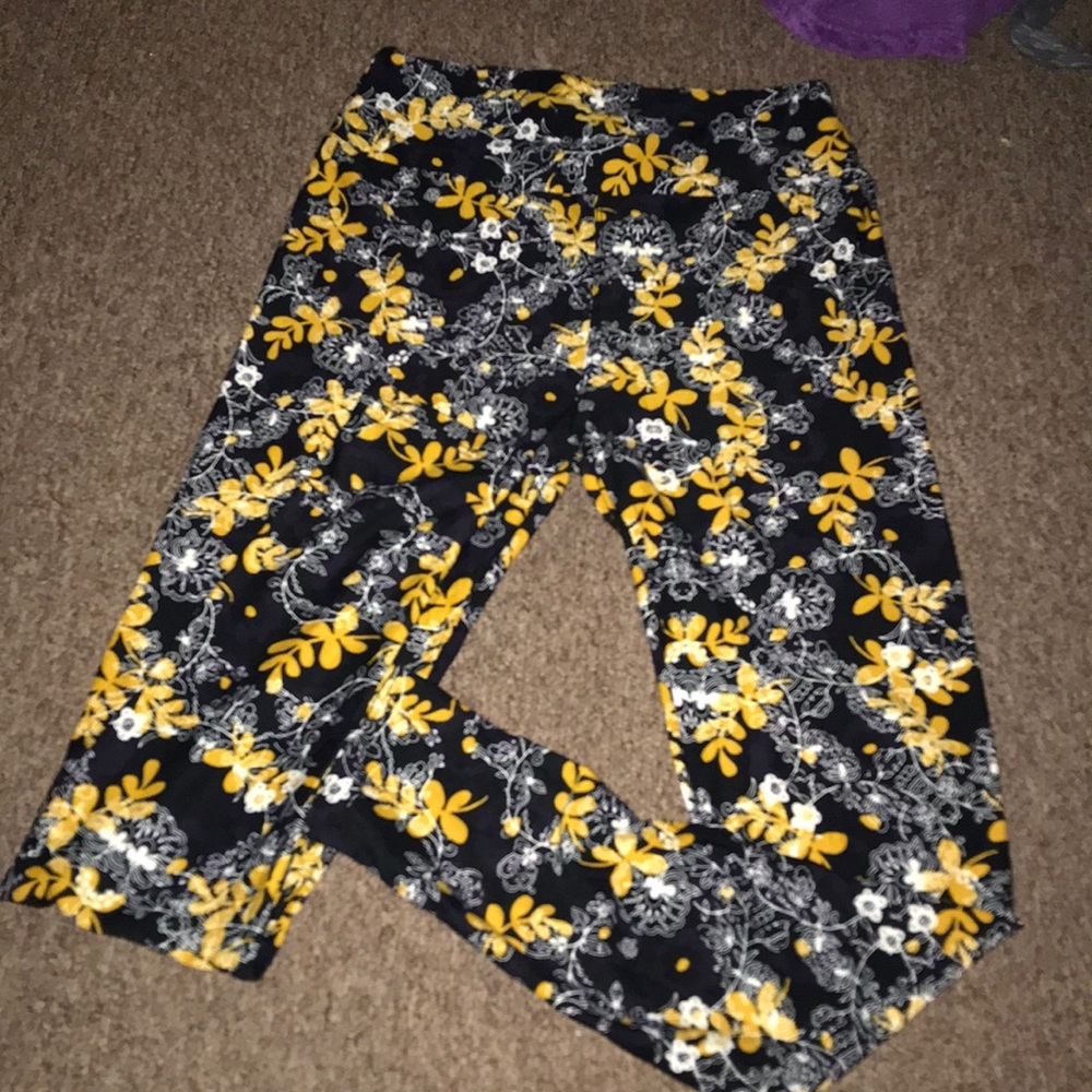 Black and yellow lularoe soft leggings